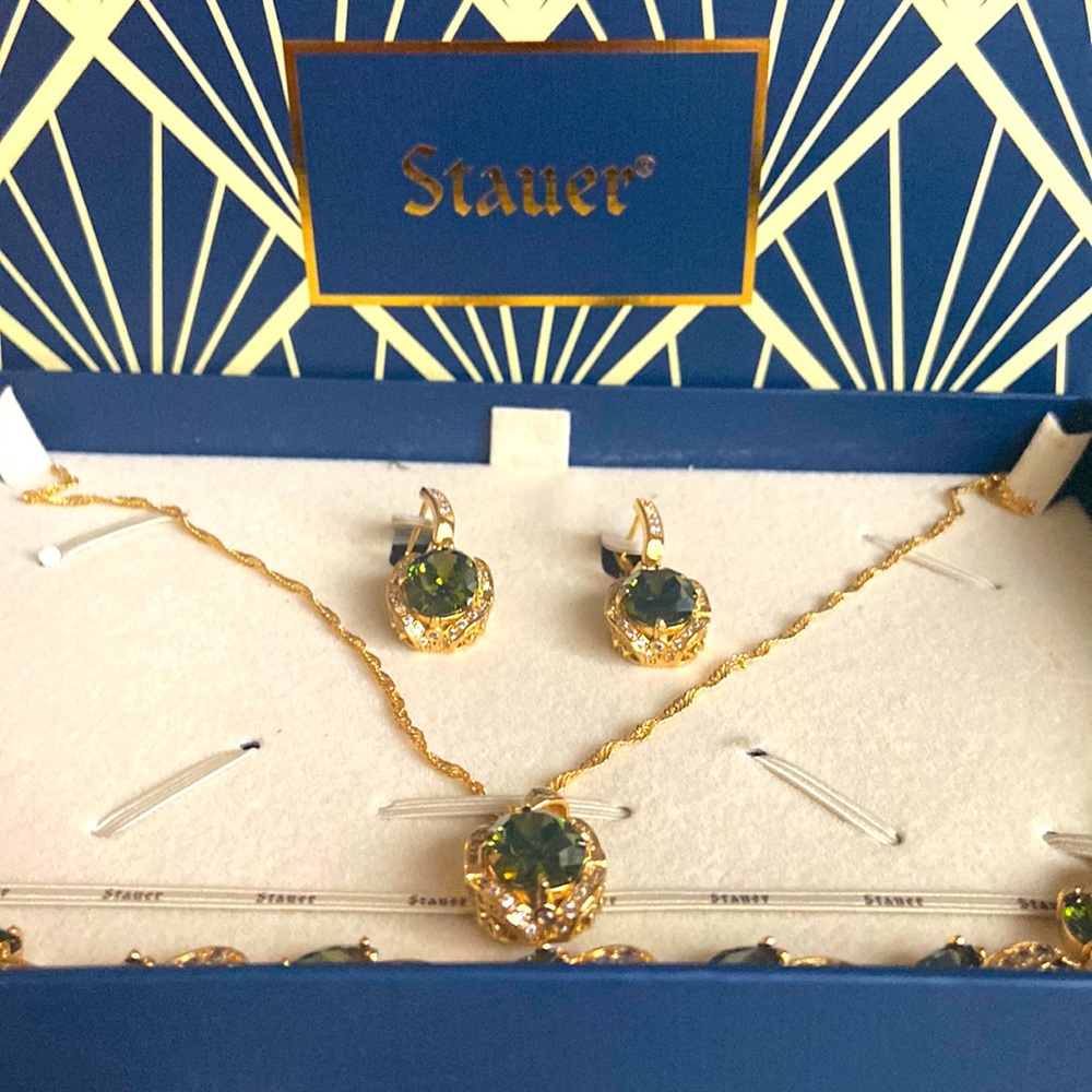 Stauer bracelet, necklace, and earring set